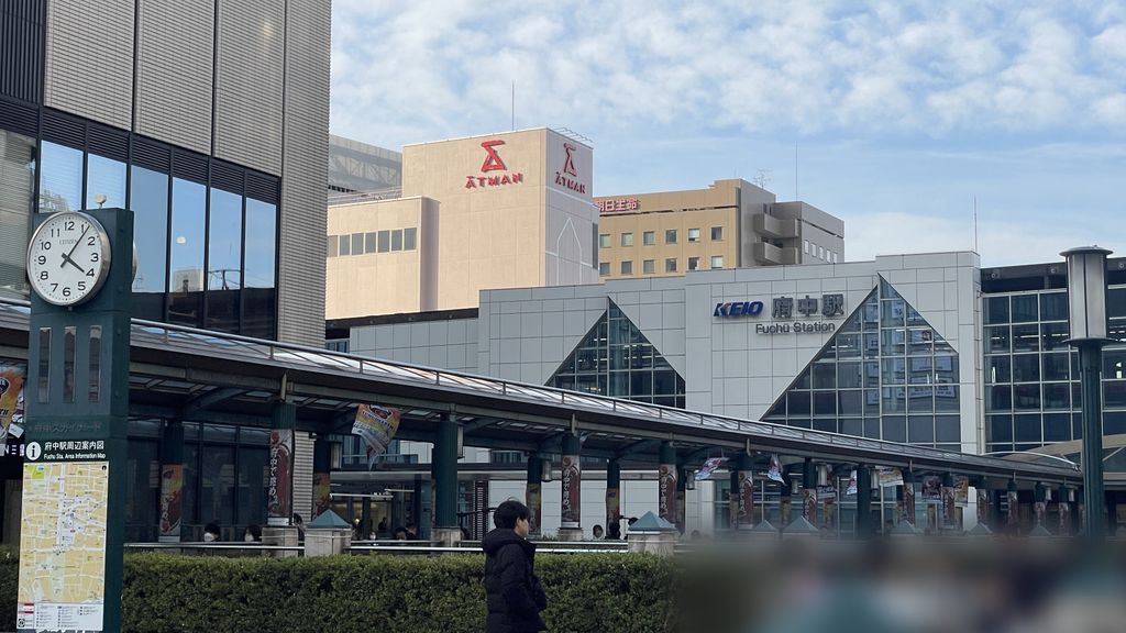 府中駅駅舎 ガラスが多く使われている