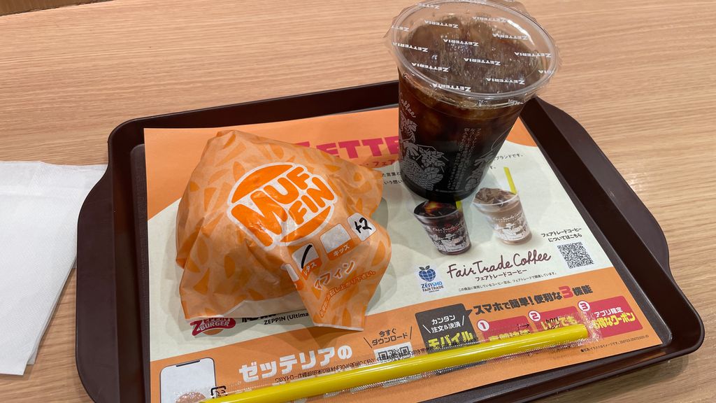 朝ごはん マフィンとコーヒー